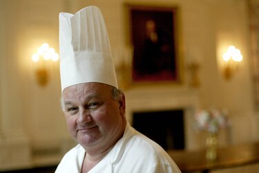 Fallece Roland Mesnier, jefe pastelero de la Casa Blanca durante 25 años
