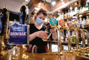 Preocupación en pubs ingleses por confinamiento