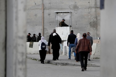 Unos 80,000 musulmanes rezan en la Explanada de las Mezquitas en primer viernes de Ramadán