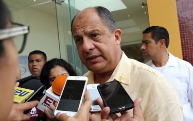 Solís levanta veto a reforma laboral y la califica como histórica