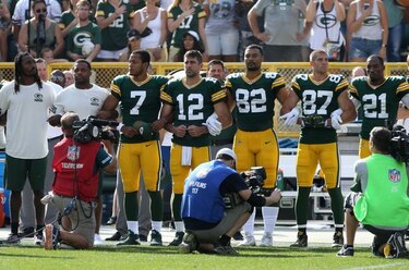 Packers seguirán cruzando los brazos durante el himno nacional