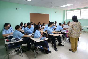 Meduca selecciona 3,150 docentes para 2026 y refuerza controles tras detectar diplomas falsos