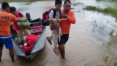 Al menos 16 muertos por el paso del tifón 'Koppu' por Filipinas