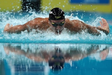 Dressel empata récord de Phelps con siete medallas de oro