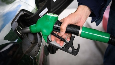 Los precios del petróleo se desploman después de que Irán anunciara la reapertura del estrecho de Ormuz