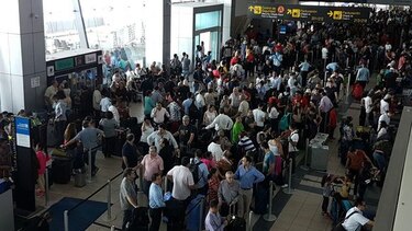 Tocumen a oscuras y los pasajeros se impacientan