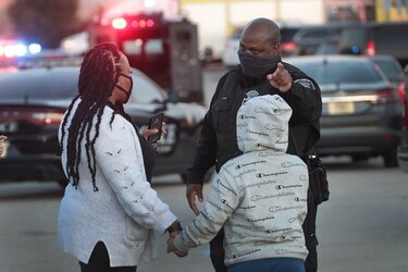 Ocho heridos deja tiroteo en centro comercial de Milwaukee