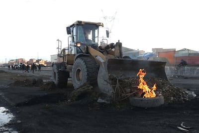 Militares y policías inician operativo de desbloqueo de carretera troncal de Bolivia