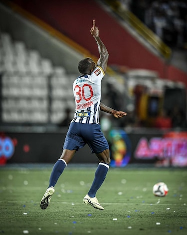 Cecilio Waterman dedica gol al fallecido jugador panameño Luis Tejada 
