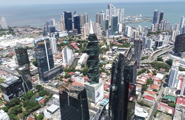 Fitch afirma nota de Panamá y perspectiva pasa a estable