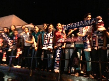 Con caravana reciben a alumnos de la banda musical del colegio José D. Crespo