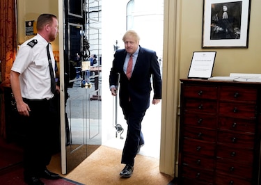 Recuperado, Johnson retoma las riendas de la gestión del Covid-19 bajo presión