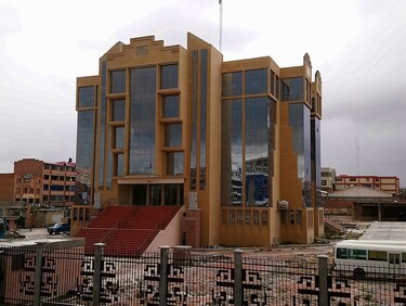 Siete estudiantes mueren al caer del cuarto piso en universidad boliviana