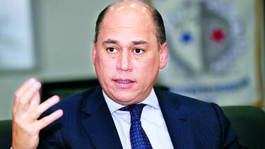 Continúan compras a empresas polémicas