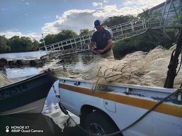 Retiran red de pesca ilegal a la deriva en el Golfo de Chiriquí