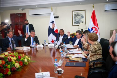 La Comisión de Credenciales archivó dos denuncias contra Cortizo y dos contra magistrados de la Corte