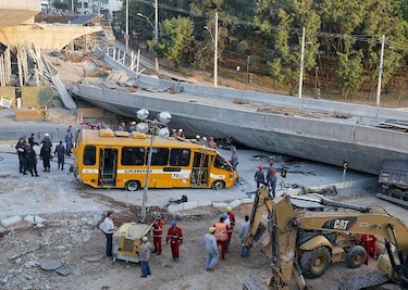 Dos muertos y 19 heridos al derrumbarse viaducto en ciudad de Belo Horizonte