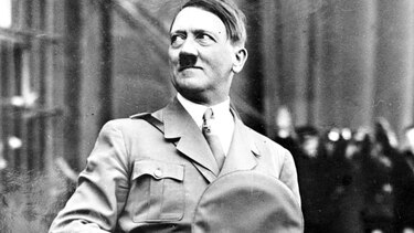 Revisan el papel de Adolfo Hitler