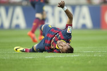 Neymar afirma que volverá en tres semanas para jugar último partido del Barca