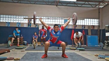 Trabajando para engrandecer las pesas en la capital