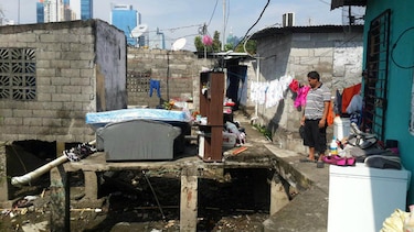 Varias comunidades afectadas por marea alta en la costa del Pacífico