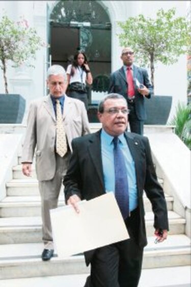 Fiscal dice que le violaron intimidad