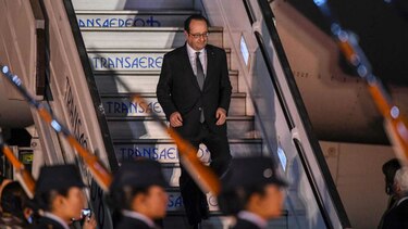 Presidente de Francia llega a Colombia para reafirmar su apoyo a la paz