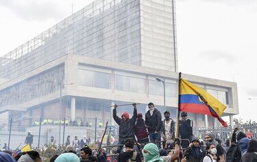 Ecuador: Moreno abre las puertas al diálogo, mientras manifestantes asaltan sede del Congreso