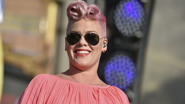 Pink sigue hospitalizada en Sydney, cancela tercer concierto
