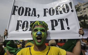 Cientos de miles de brasileños protestan contra Rousseff en Río de Janeiro