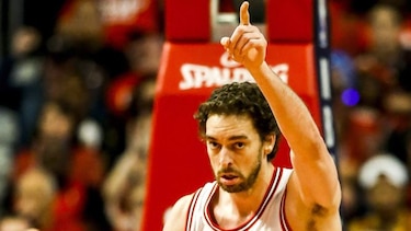 Pau Gasol recibe el galardón Magic Johnson