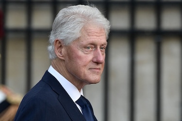 Bill Clinton pasará otra noche hospitalizado mientras se recupera de una infección