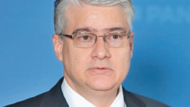 Dulcidio De La Guardia renuncia como titular del MEF