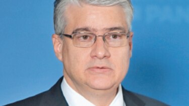 Dulcidio De La Guardia renuncia como titular del MEF