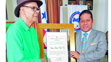 El músico Víctor Nicolás ‘Vitín’ Paz recibe homenaje