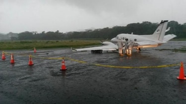 Aeronave aterriza en el aeropuerto de Howard tras impactar con un animal