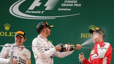 Lewis Hamilton gana en China por delante de Rosberg y Vettel