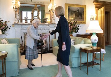 Boris Johnson presenta su dimisión a la reina Isabel II; Liz Truss asume el cargo de primera ministra