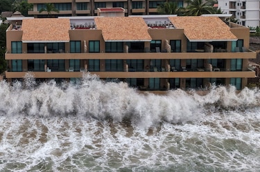 Qué son las ondas Kelvin detrás del oleaje destructivo que está afectando a las costas de México y el sur de California