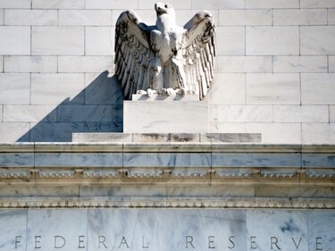 FED: economía progresa, pero persiste la incertidumbre