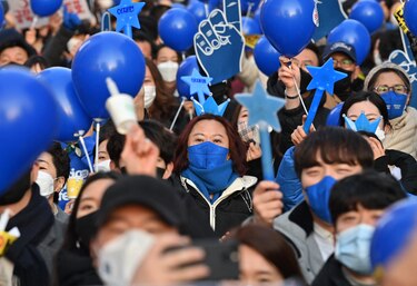 Corea del Sur vota para elegir nuevo presidente, conservador y liberal son favoritos