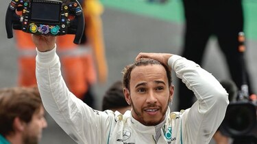 Lewis Hamilton pone la marcha para a igualar a Schumacher
