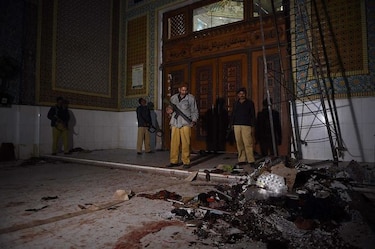Cerca de 70 muertos deja atentado en un santuario sufí de Pakistán