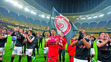 Penedo celebra en el clásico