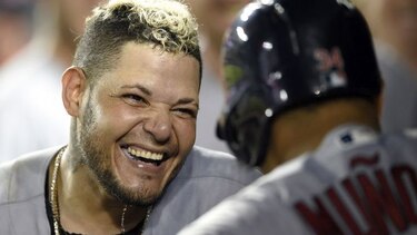 Yadier Molina se lleva el Premio Roberto Clemente
