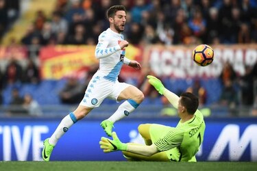 Un doblete de Mertens le da victoria al Napoli ante Roma