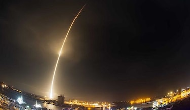 SpaceX logra hacer regresar a Tierra primer cuerpo de su cohete Falcon 9