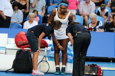 Serena Williams abandona su partido de la Copa Hopman por lesión