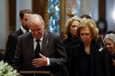 El reencuentro de Juan Carlos I con la reina Sofía y los reyes en el funeral de Constantino de Grecia