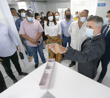 Ministro Sabonge minimiza no refrendo de contrato de hospital modular 